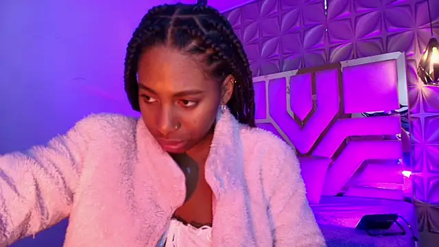 Snapshot of Queen_perla_ chatting on May 1, 12:10 pm Queen perla online show from May 1, 12:10 pm