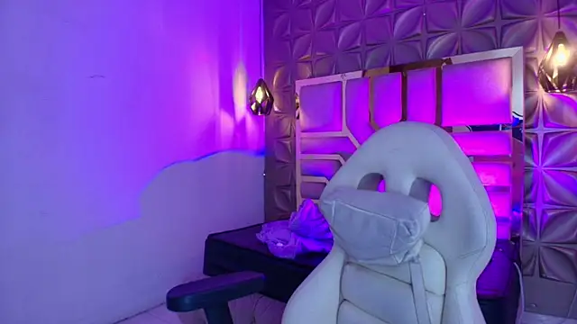 Snapshot of Queen_perla_ chatting on May 3, 12:11 pm Queen perla online show from May 3, 12:11 pm