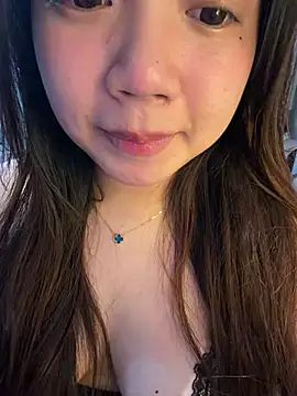 Snapshot of Hotellinh12 chatting on July 17, 4:01 pm Hotellinh12 online show from July 17, 4:01 pm