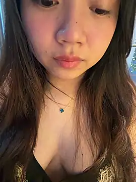 Snapshot of Hotellinh12 chatting on July 31, 4:50 pm Hotellinh12 online show from July 31, 4:50 pm