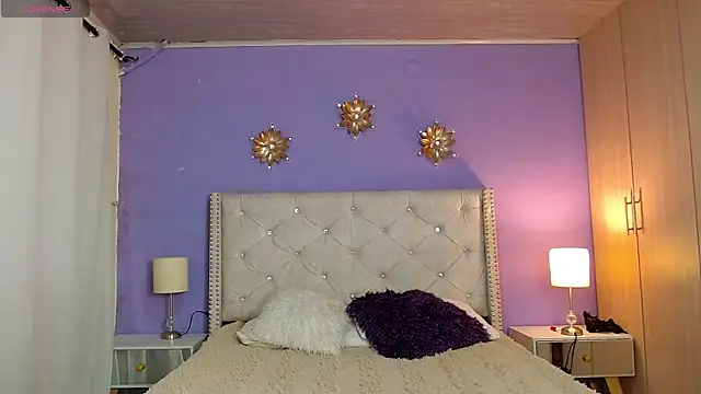 Kim and Mia online show from September 27, 11:48 am