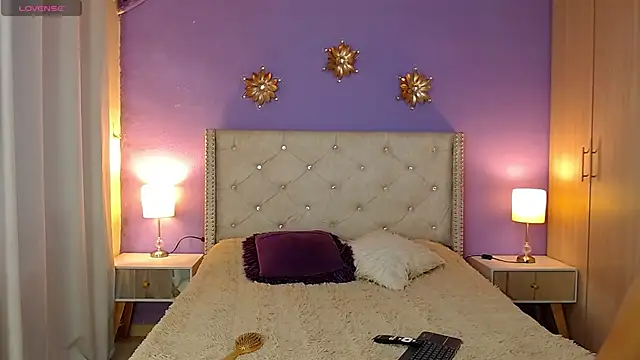 Kim and Mia online show from October 2, 5:42 pm