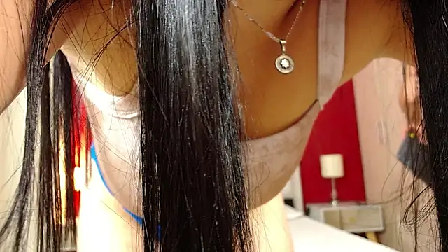 Kim and Mia online show from April 22, 5:36 pm