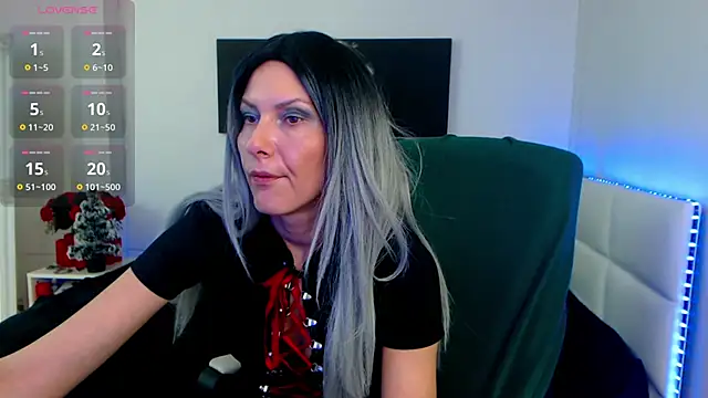 Snapshot of EvelynQueenn chatting on December 19, 8:56 am EvelynQueenn online show from December 19, 8:56 am