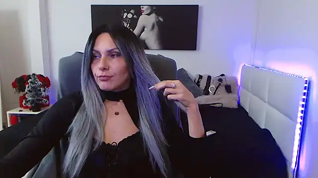 Snapshot of EvelynQueenn chatting on January 7, 5:54 am EvelynQueenn online show from January 7, 5:54 am