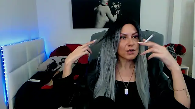 Snapshot of EvelynQueenn chatting on January 11, 7:39 am EvelynQueenn online show from January 11, 7:39 am