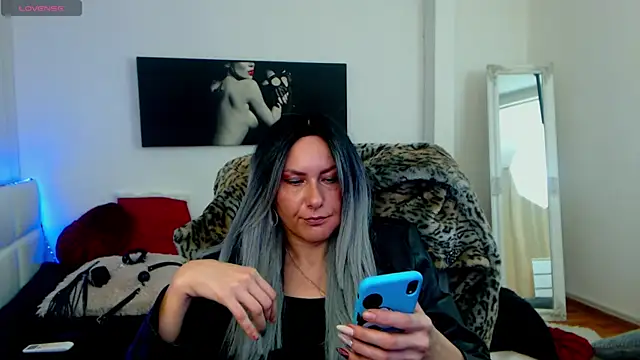 Snapshot of EvelynQueenn chatting on January 11, 10:40 am EvelynQueenn online show from January 11, 10:40 am