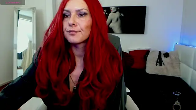 Snapshot of EvelynQueenn chatting on January 13, 9:08 am EvelynQueenn online show from January 13, 9:08 am
