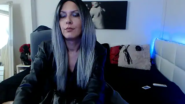 Snapshot of EvelynQueenn chatting on January 22, 5:59 am EvelynQueenn online show from January 22, 5:59 am