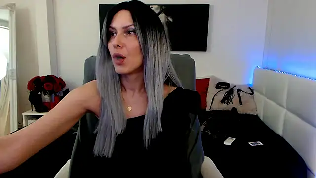 Snapshot of EvelynQueenn chatting on January 28, 6:16 am EvelynQueenn online show from January 28, 6:16 am