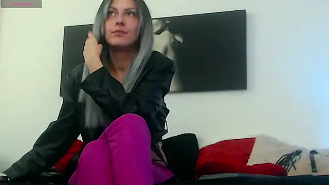 Snapshot of EvelynQueenn chatting on January 28, 10:34 am EvelynQueenn online show from January 28, 10:34 am