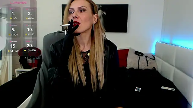 Snapshot of EvelynQueenn chatting on January 29, 5:51 am EvelynQueenn online show from January 29, 5:51 am