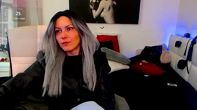 Snapshot of EvelynQueenn chatting on January 31, 5:51 am EvelynQueenn online show from January 31, 5:51 am