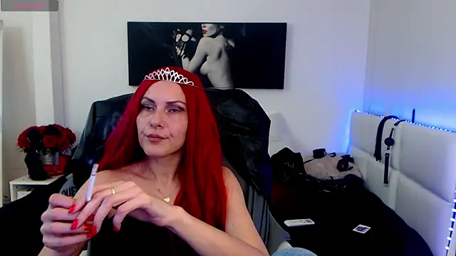 Snapshot of EvelynQueenn chatting on February 2, 9:19 am EvelynQueenn online show from February 2, 9:19 am