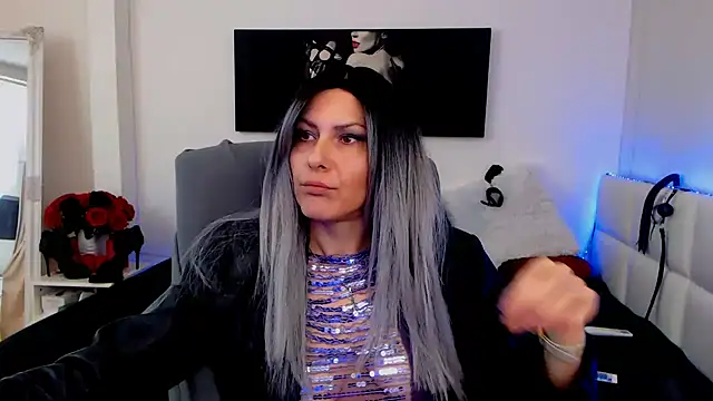 Snapshot of EvelynQueenn chatting on February 12, 5:15 am EvelynQueenn online show from February 12, 5:15 am