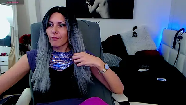 Snapshot of EvelynQueenn chatting on February 12, 11:18 am EvelynQueenn online show from February 12, 11:18 am