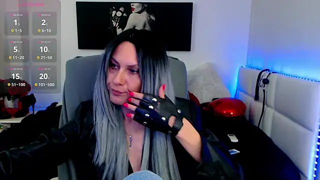 Snapshot of EvelynQueenn chatting on February 27, 6:40 am EvelynQueenn online show from February 27, 6:40 am