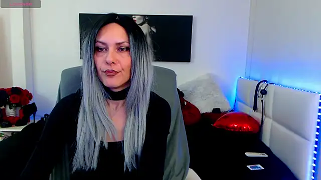 Snapshot of EvelynQueenn chatting on February 28, 6:32 am EvelynQueenn online show from February 28, 6:32 am