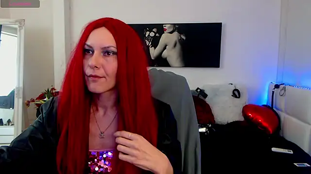 Snapshot of EvelynQueenn chatting on March 15, 6:25 am EvelynQueenn online show from March 15, 6:25 am