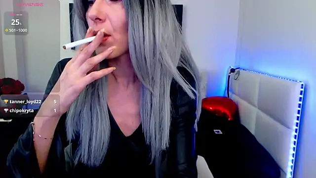 Snapshot of EvelynQueenn chatting on March 17, 9:01 am EvelynQueenn online show from March 17, 9:01 am