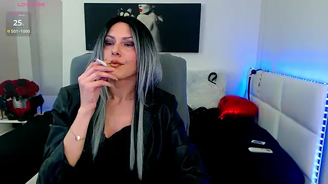 Snapshot of EvelynQueenn chatting on March 18, 5:31 am EvelynQueenn online show from March 18, 5:31 am