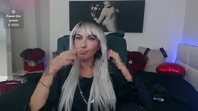Snapshot of EvelynQueenn chatting on September 28, 4:18 am EvelynQueenn online show from September 28, 4:18 am