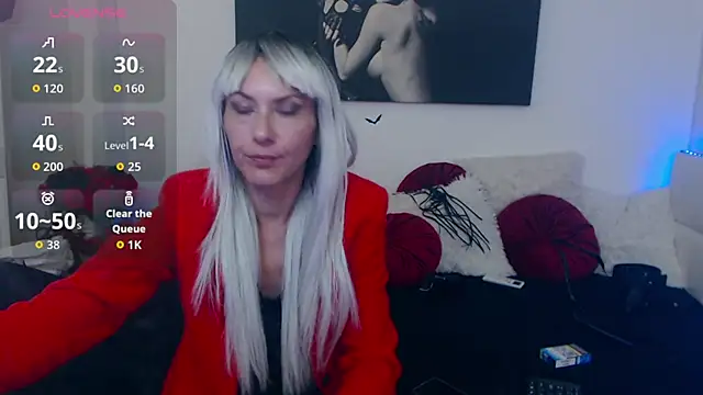 Snapshot of EvelynQueenn chatting on October 15, 3:50 am EvelynQueenn online show from October 15, 3:50 am