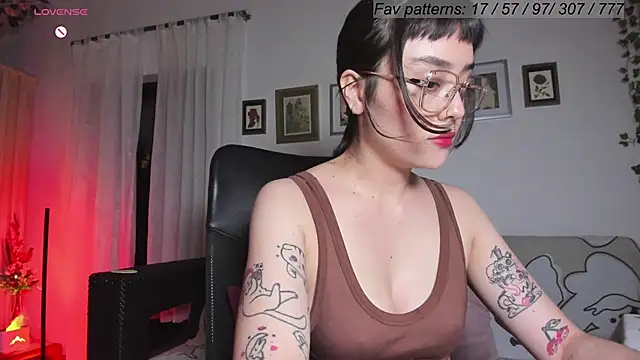 Snapshot of Conlosmichis chatting on February 26, 3:10 am Conlosmichis online show from February 26, 3:10 am