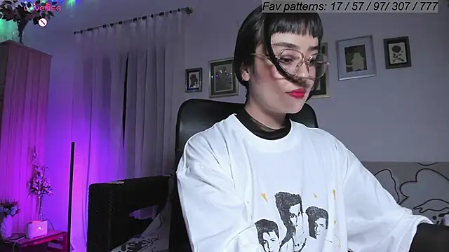 Snapshot of Conlosmichis chatting on February 28, 11:01 pm Conlosmichis online show from February 28, 11:01 pm