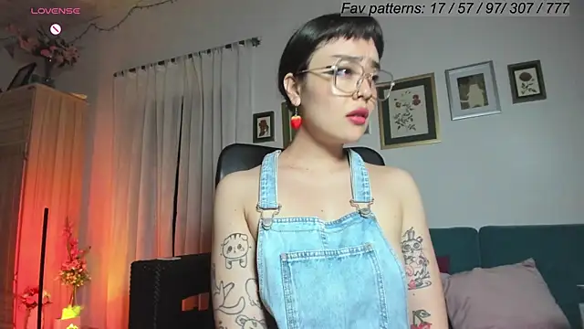 Snapshot of Conlosmichis chatting on March 22, 11:53 pm Conlosmichis online show from March 22, 11:53 pm