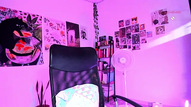 Snapshot of Conlosmichis chatting on September 17, 11:06 pm Conlosmichis online show from September 17, 11:06 pm