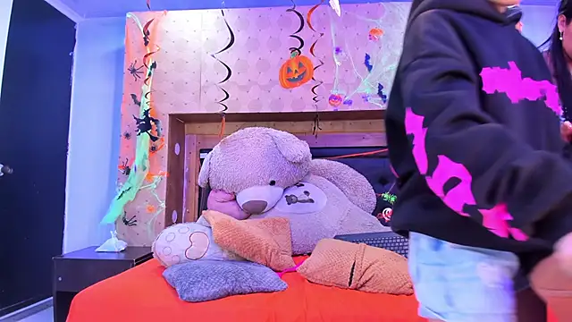 SofiAndNicol online show from October 29, 10:50 am