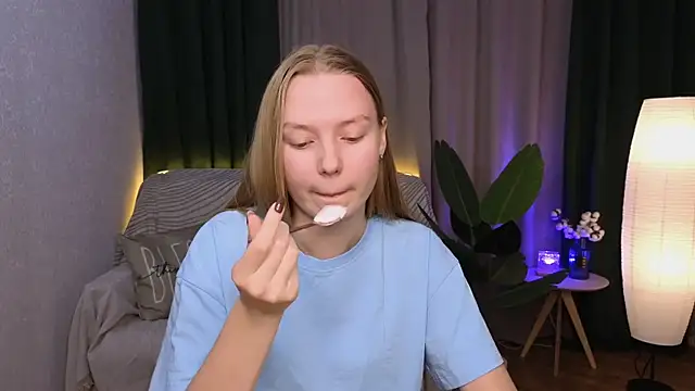 CarolynCohen   online show from December 10, 10:28 am