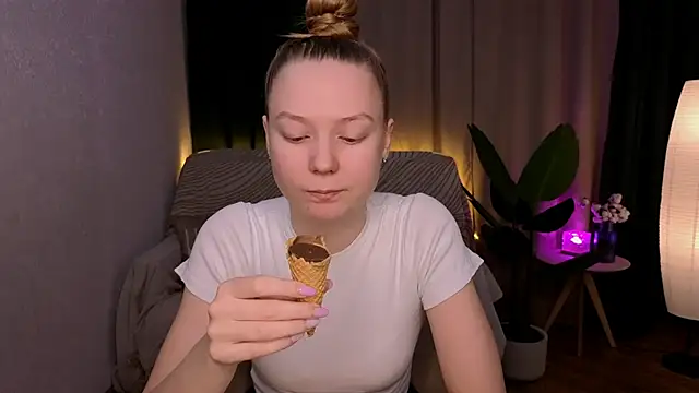 CarolynCohen   online show from February 16, 2:09 am