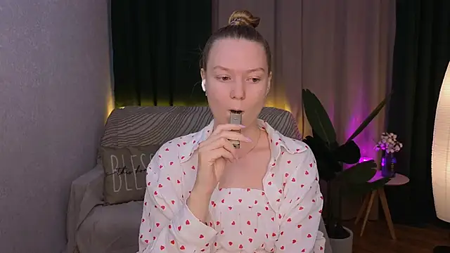 CarolynCohen   online show from February 25, 2:03 am