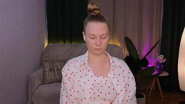 CarolynCohen   online show from February 25, 5:08 am