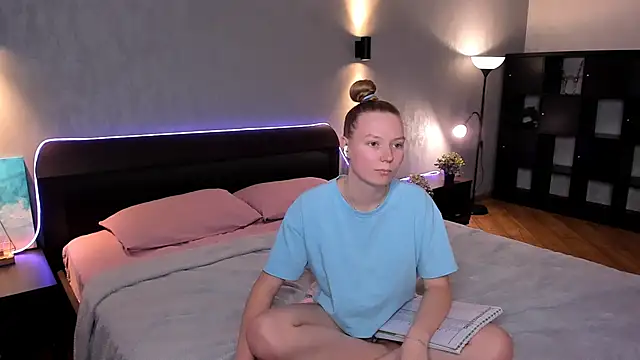 CarolynCohen   online show from March 16, 8:10 am