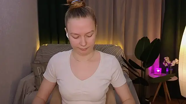 CarolynCohen   online show from March 22, 2:16 am