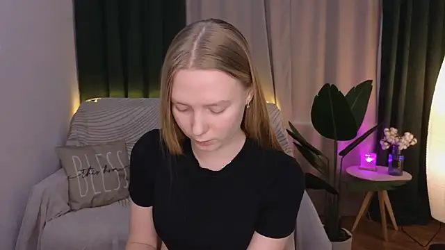 CarolynCohen   online show from March 23, 8:04 am