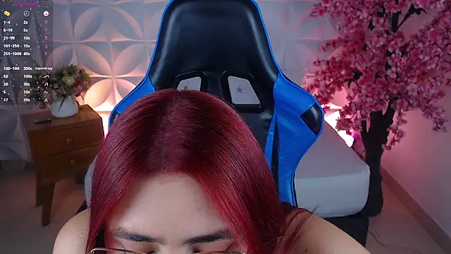 Snapshot of lizowenn_ chatting on November 12, 7:24 pm lizowenn online show from November 12, 7:24 pm