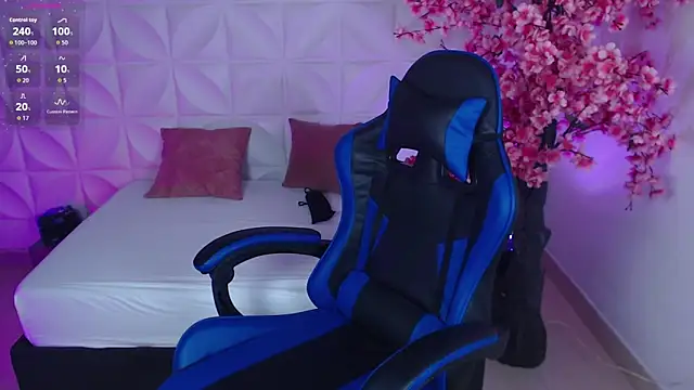 lizowenn  online show from June 5, 7:41 pm
