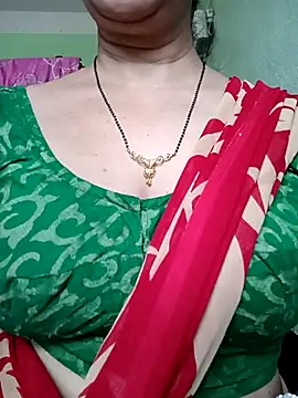 Snapshot of Rosy-B chatting on April 28, 9:47 am Rosy-B online show from April 28, 9:47 am