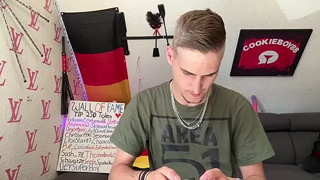 Snapshot of Cookieboy88 chatting on July 14, 1:06 pm Cookieboy88 online show from July 14, 1:06 pm