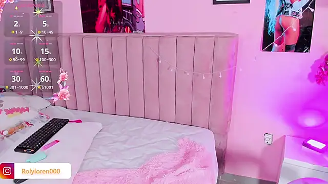 Snapshot of RolyLoren chatting on December 18, 2:10 am RolyLoren online show from December 18, 2:10 am