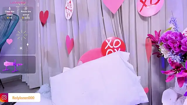 Snapshot of RolyLoren chatting on February 11, 12:49 am RolyLoren online show from February 11, 12:49 am