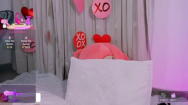 Snapshot of RolyLoren chatting on March 18, 12:27 am RolyLoren online show from March 18, 12:27 am