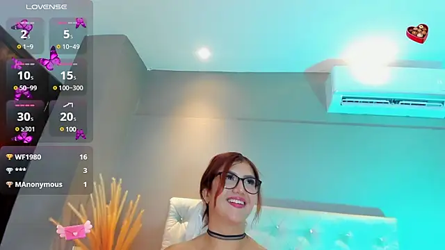 Snapshot of AriaRusso chatting on December 17, 12:56 am AriaRusso online show from December 17, 12:56 am