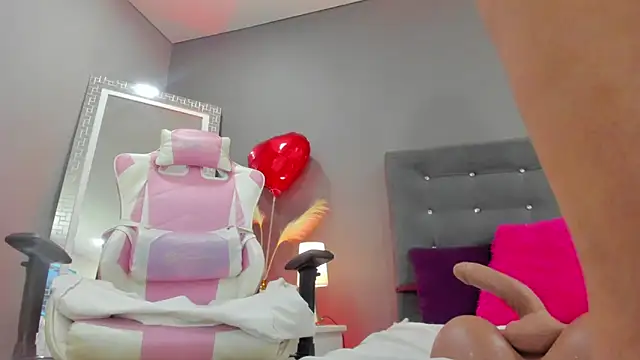 Snapshot of AriaRusso chatting on February 15, 4:14 am AriaRusso online show from February 15, 4:14 am