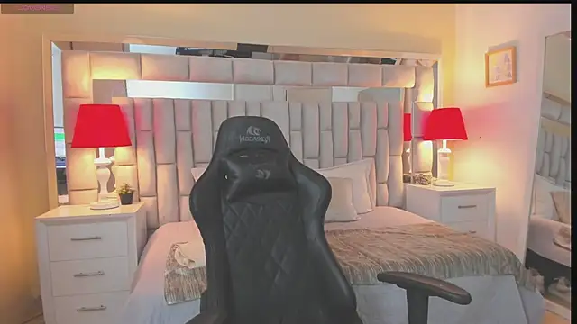 mariiahneedles online show from December 6, 9:46 pm