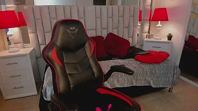 mariiahneedles online show from February 12, 11:51 pm